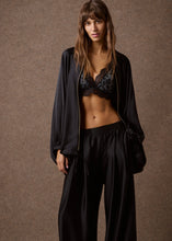 Load image into Gallery viewer, ‘CAROLINA’ ΣΑΤΕΝ ΤΖΑΚΕΤ (BLACK) MAMOUSH