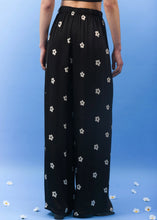 Load image into Gallery viewer, DAISY PANTS BLACK ARPYES
