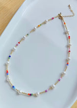 Load image into Gallery viewer, NECKLACE WITH PEARLS SHINE
