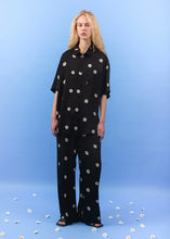 Load image into Gallery viewer, DAISY PANTS BLACK ARPYES
