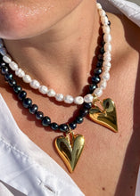 Load image into Gallery viewer, PEARL NECKLACE GOLD HEART

